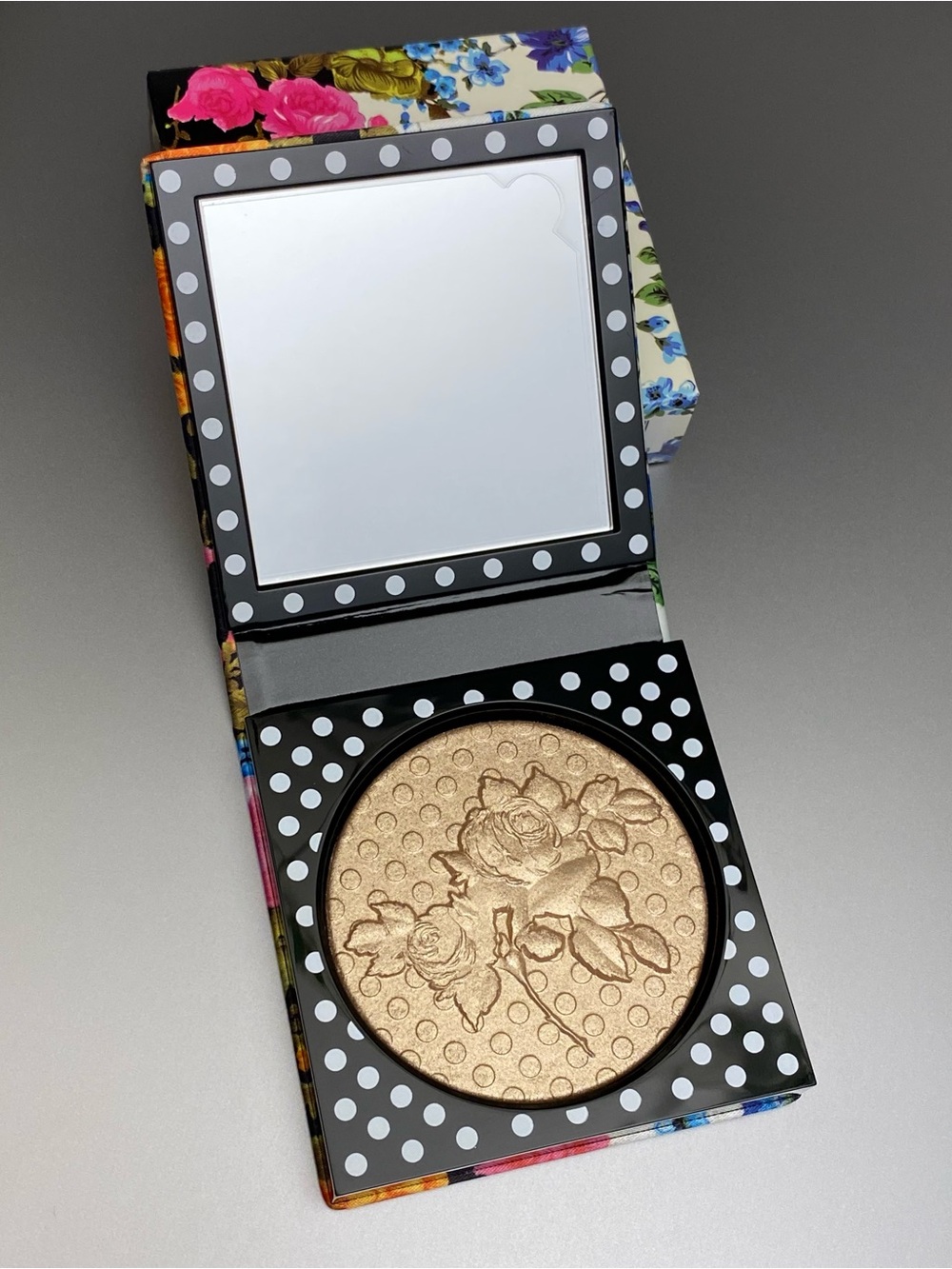 MAC by Richard Quinn “Day_Glow” Extra Dimension Skinfinish